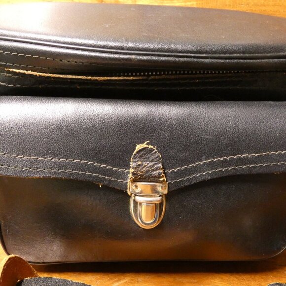 Vintage black leather camera bag with original shouder strap: The Kam-Ra Bag 843 - Picture 2 of 13
